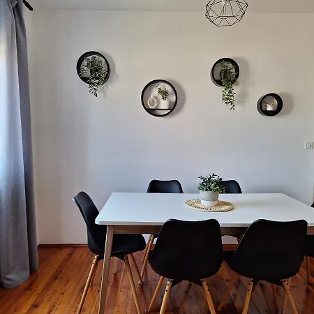 Romana's Cave Apartment *